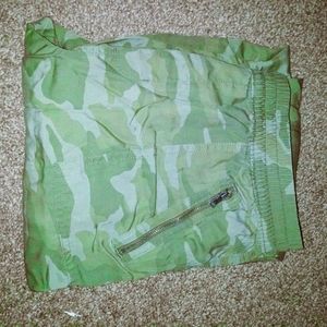 Camo cargo pants with pockets